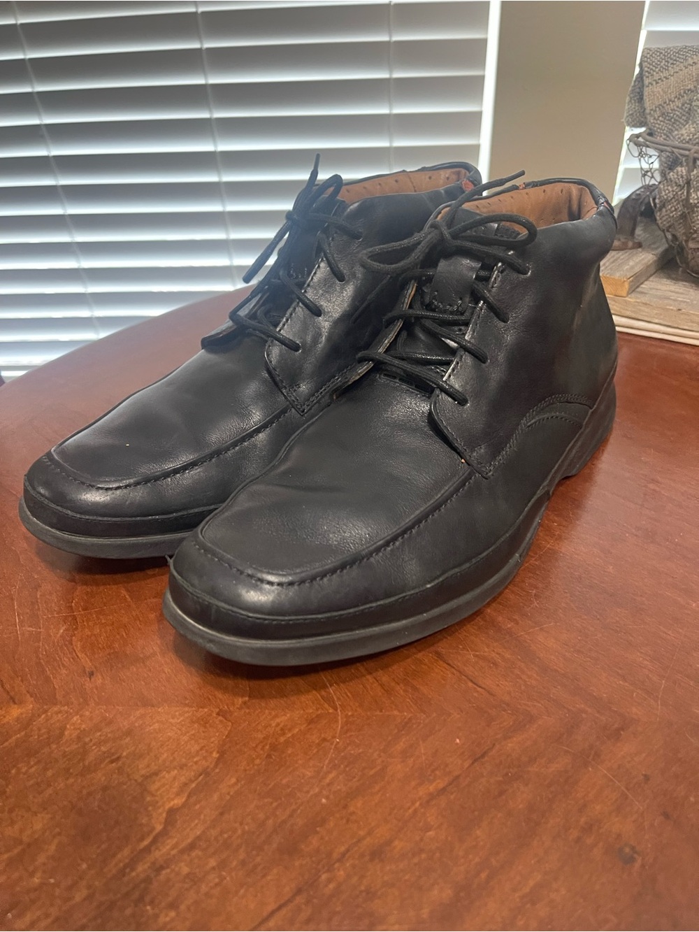 Clarks Unstructured Un Mid Ankle Boots chukka  Black Leather